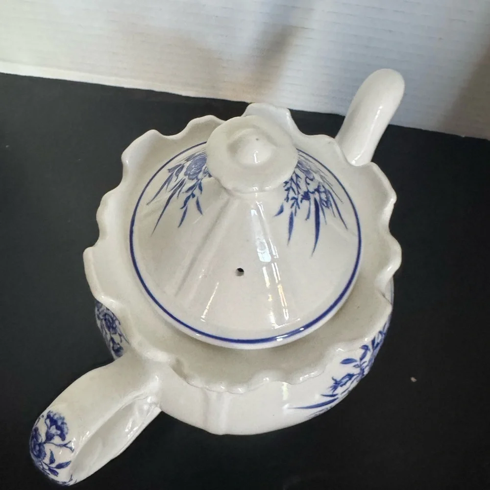 Vintage Blue & White decorative small teapot